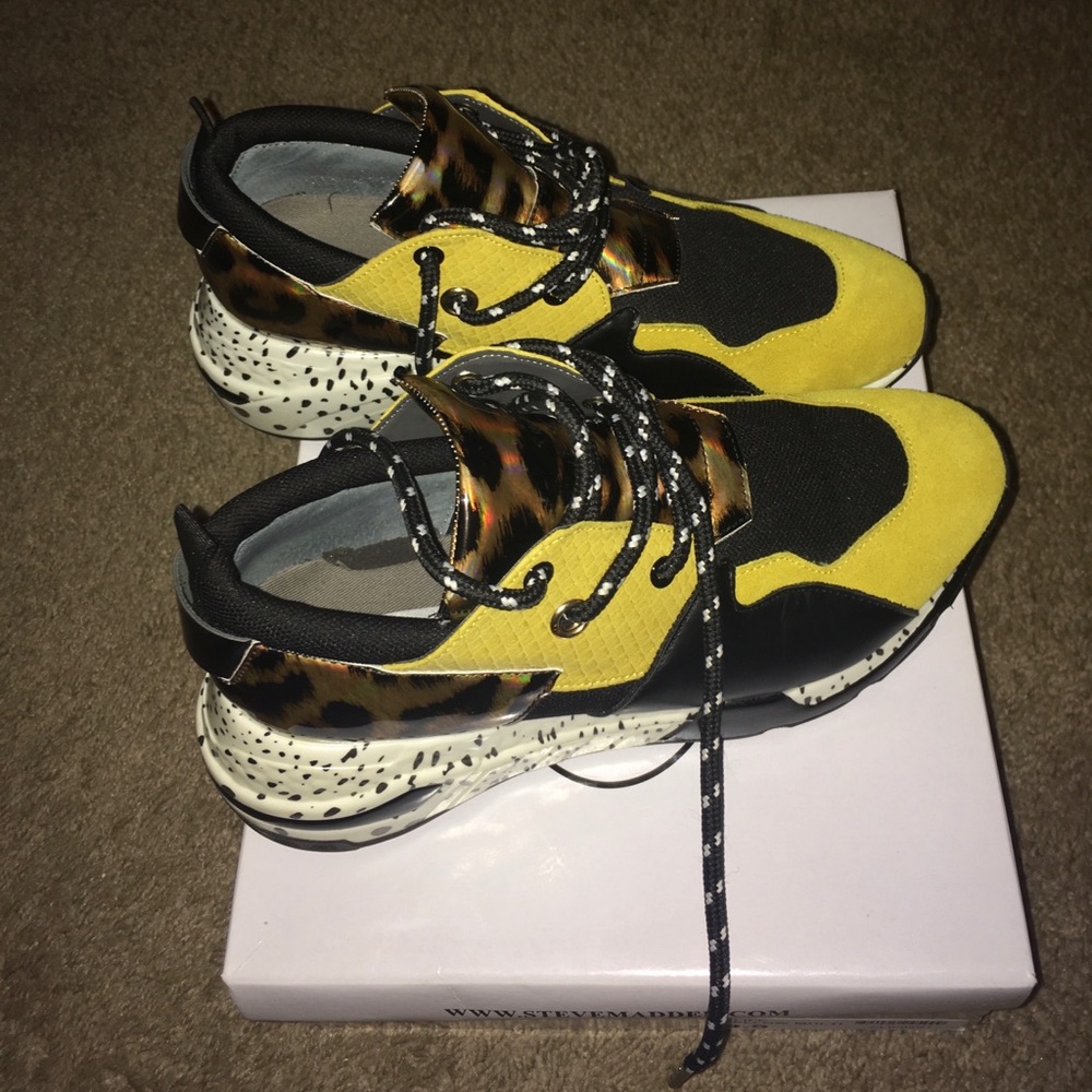 Steve Madden Cliff yellow size 9.5.